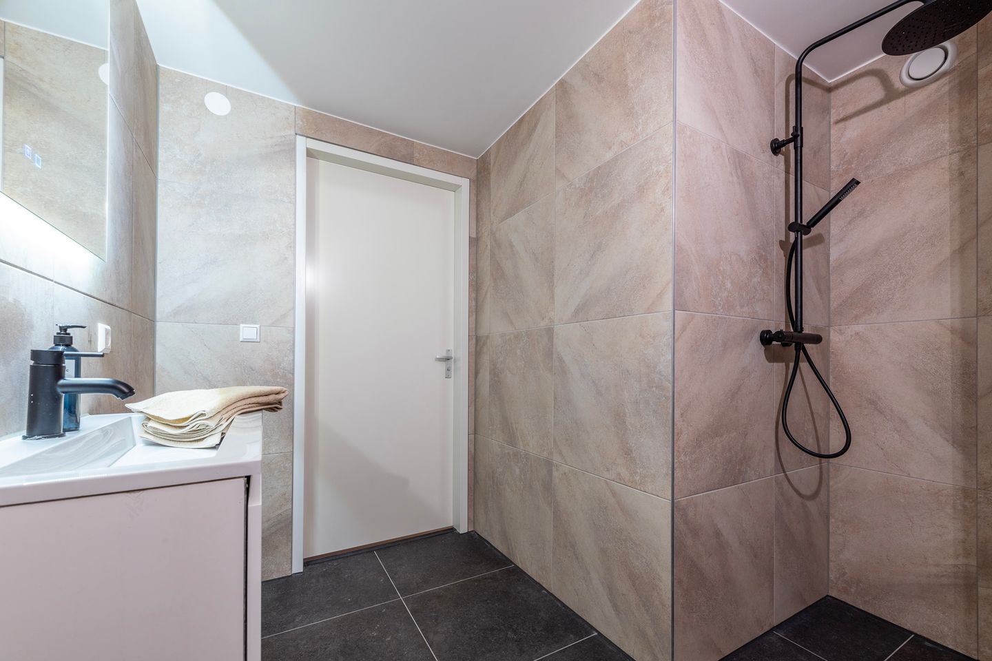 Foto 14 van Middellaan 8-A