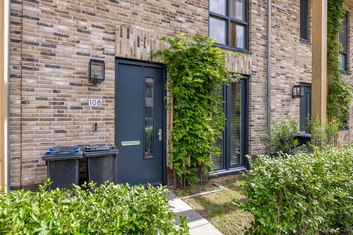 Photo 6 of Zwembaan 108