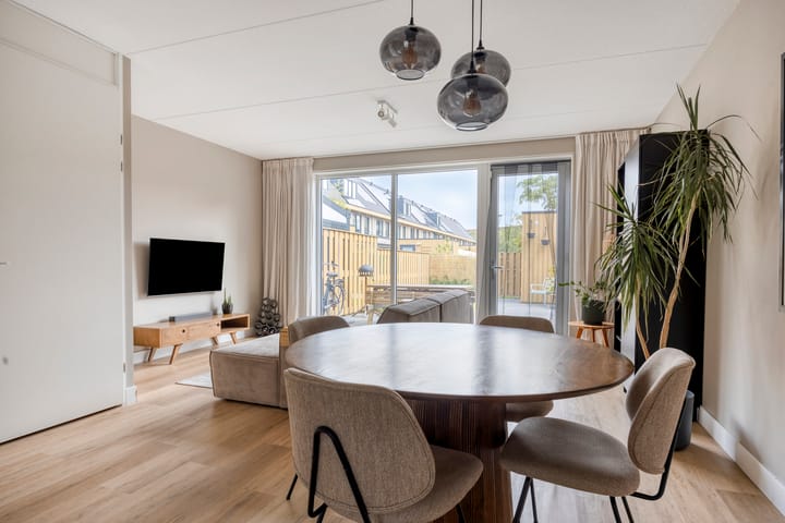 Photo 11 of Zwembaan 108