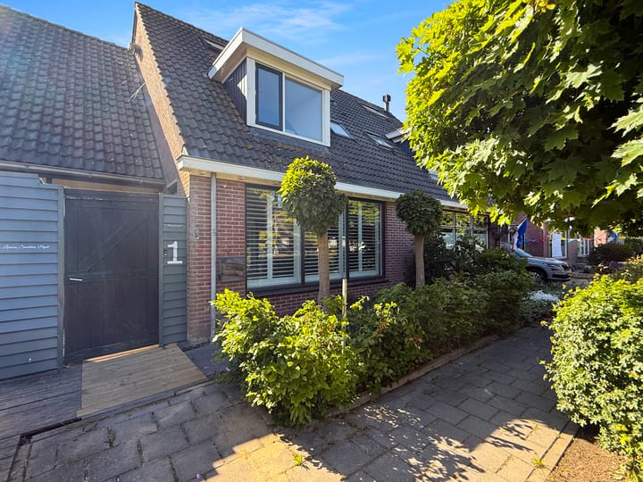 Burg. S. Schagenstraat 1