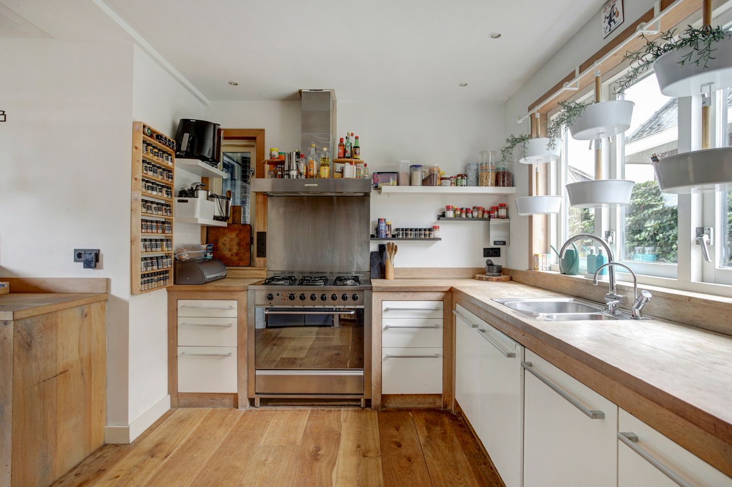 Foto 10 van Burg. S. Schagenstraat 1