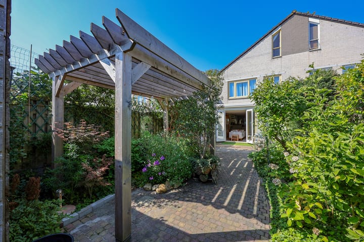 Foto 15 van Charlie Chaplinweg 19