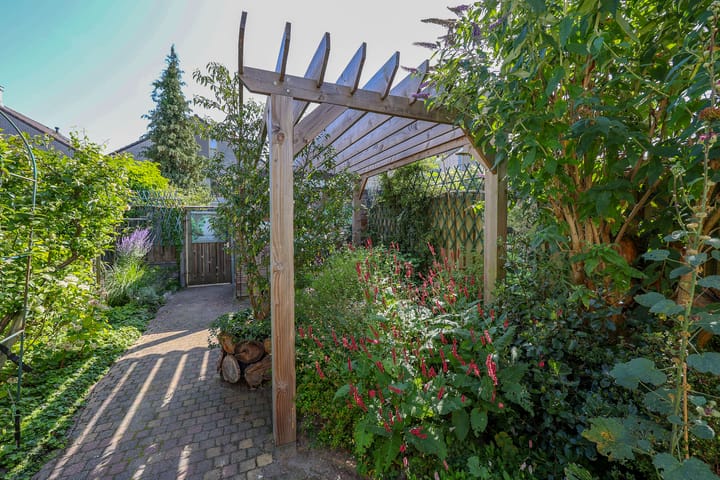 Foto 17 van Charlie Chaplinweg 19