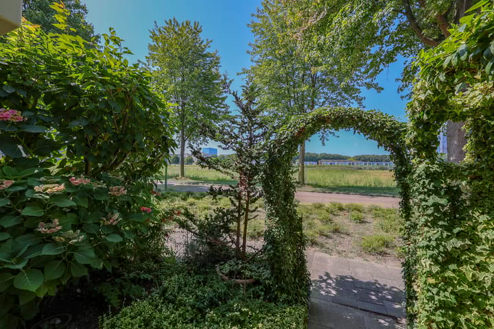 Foto 48 van Charlie Chaplinweg 19