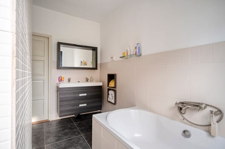 Foto 40 van Bernhardstraat 12