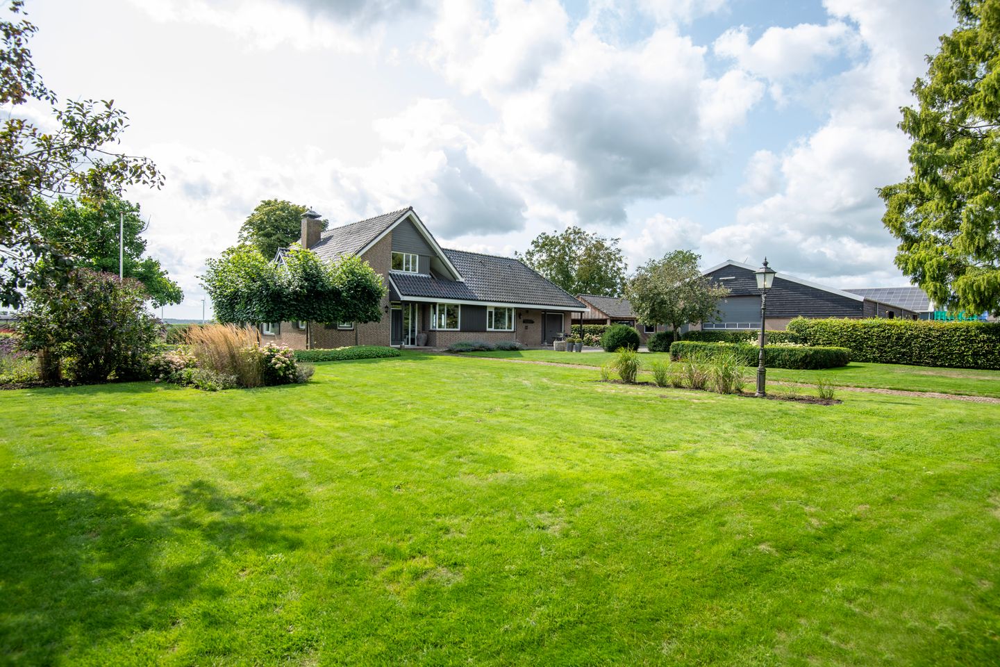 View photo 1 of Priempad 5