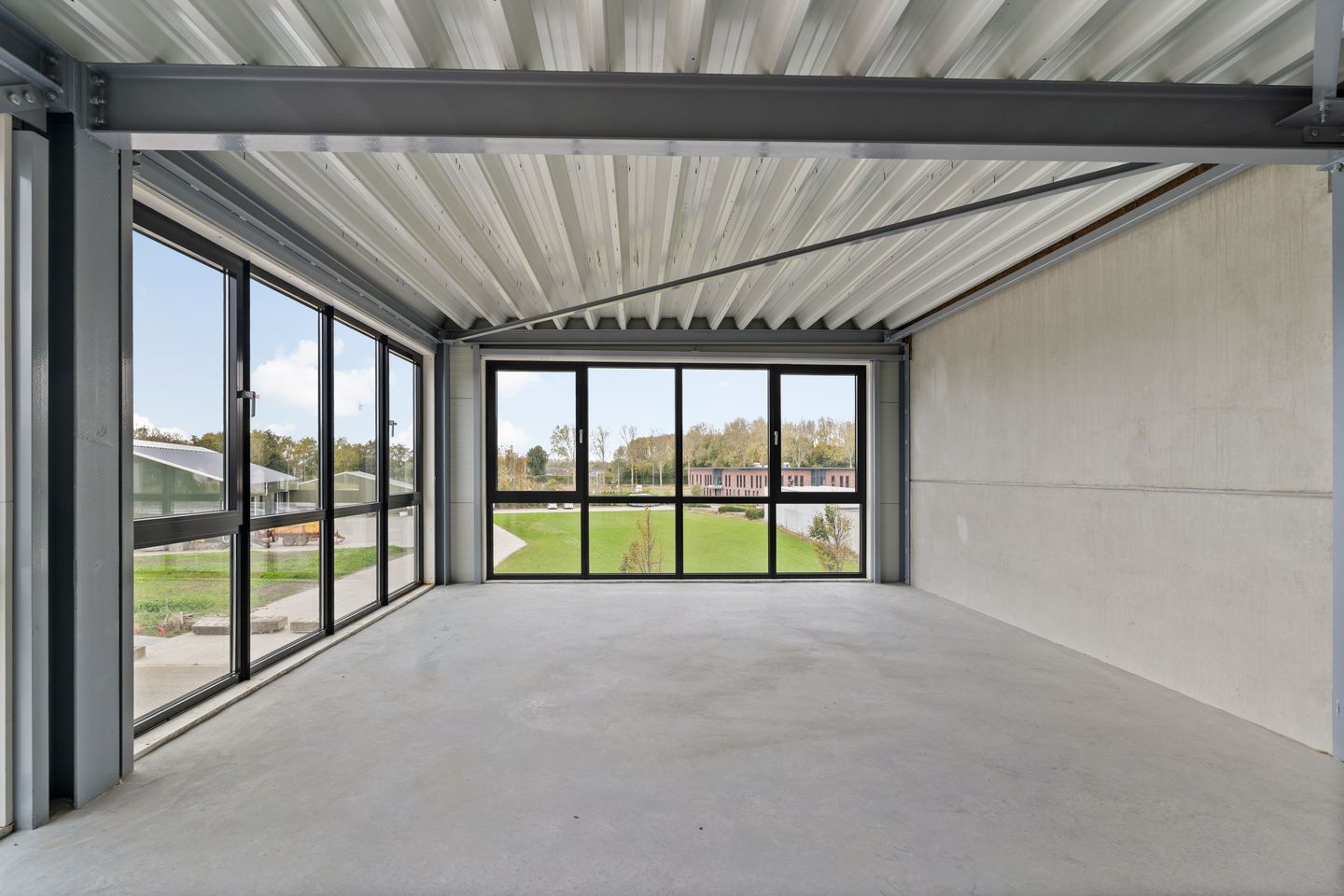 View photo 3 of Deltageul 110