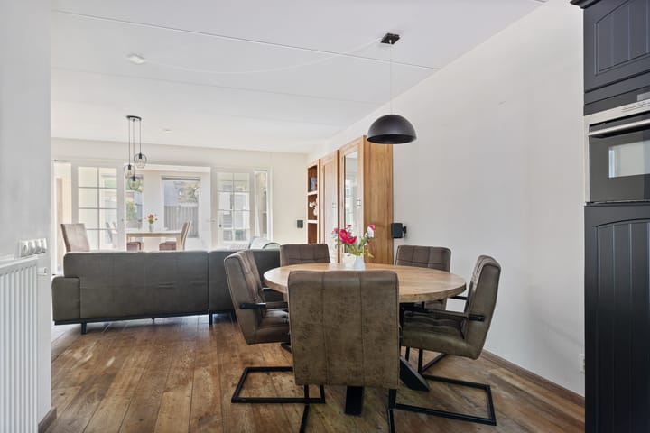 Photo 6 of Bernhardstraat 24