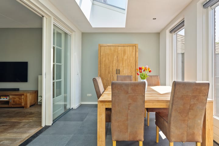 Photo 12 of Bernhardstraat 24