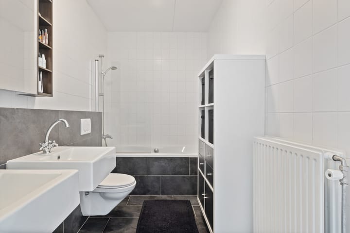 Photo 19 of Bernhardstraat 24