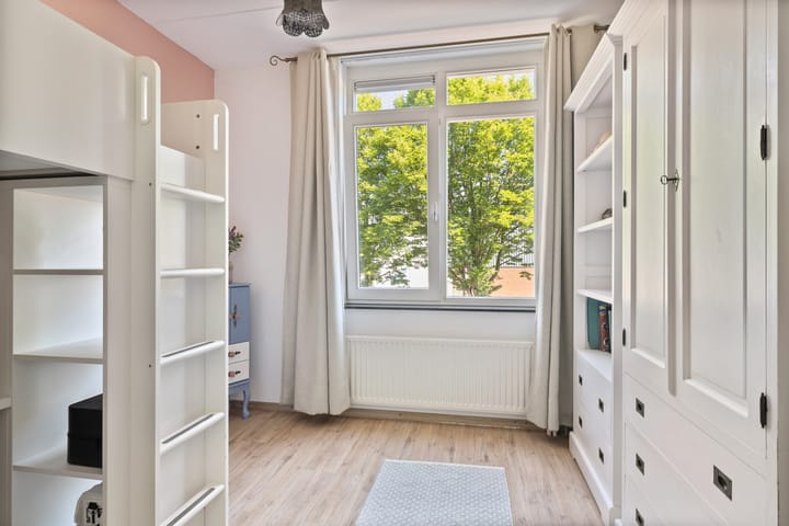 Photo 22 of Bernhardstraat 24