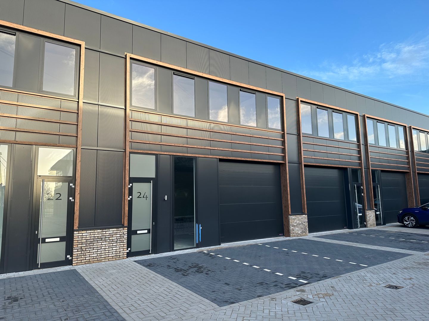 Bekijk foto 3 van Pakketboot 24