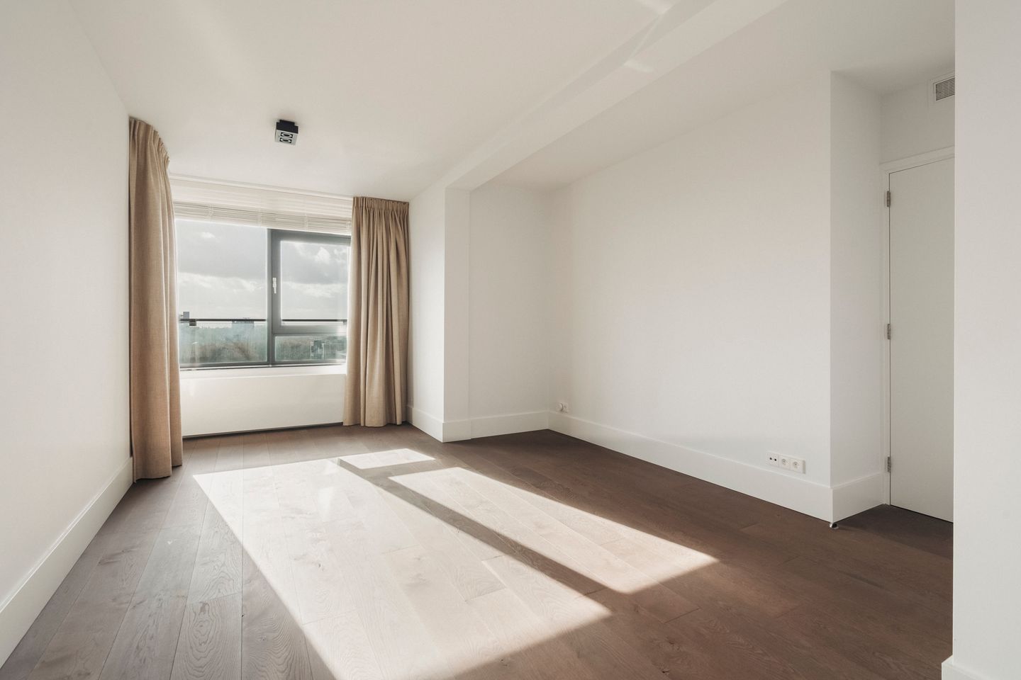 Photo 34 of Van Leijenberghlaan 58