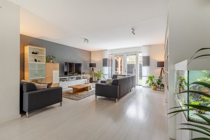 Photo 2 of Troelstrastraat 69