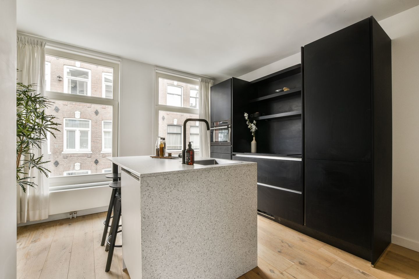 Photo 10 of Lindenstraat 80-A