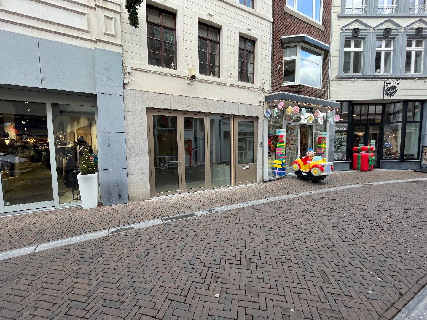 Bekijk foto 1 van Limbrichterstraat 15