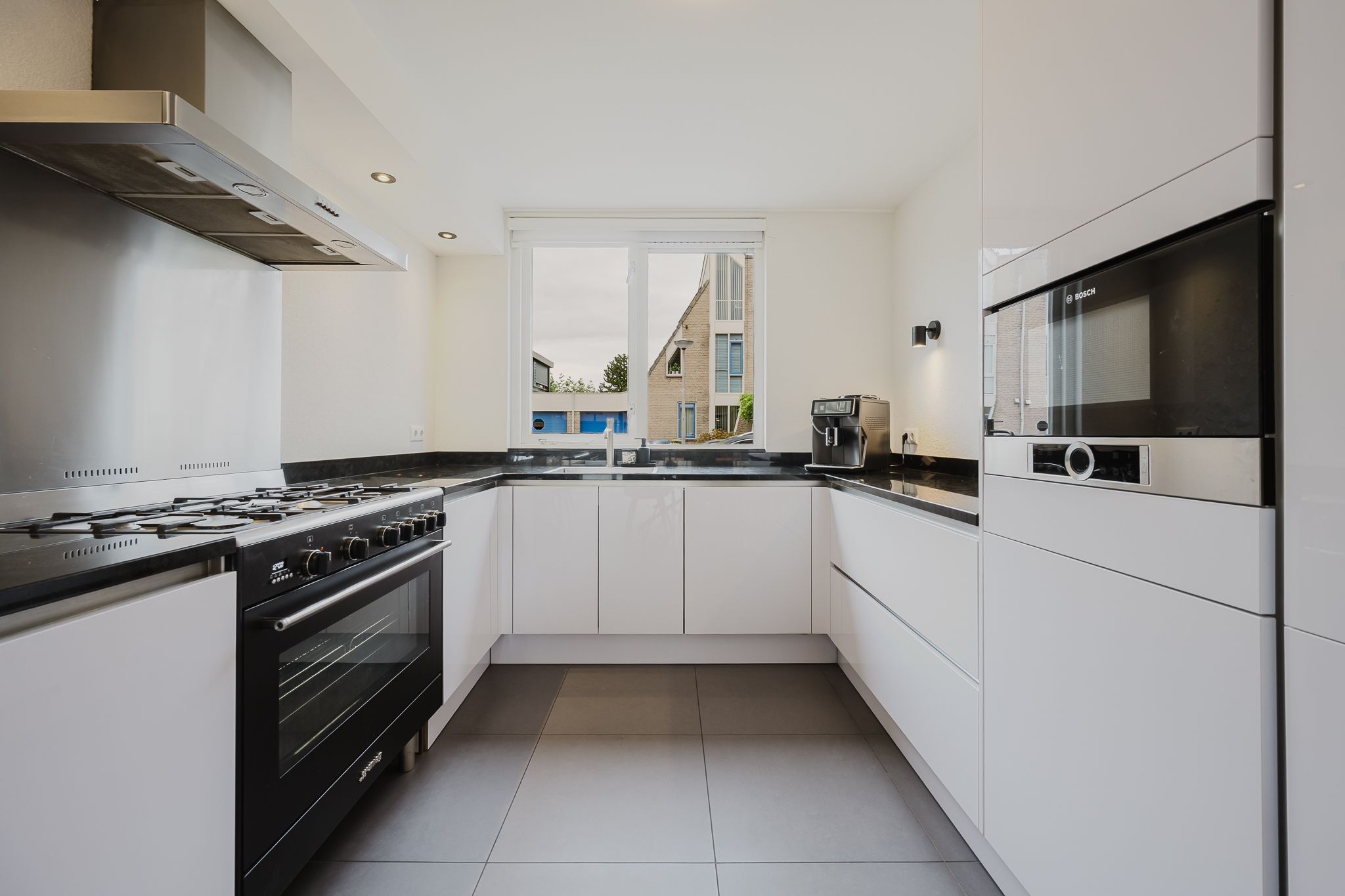 Foto 3 van Annette Versluys-Poelmanstraat 13