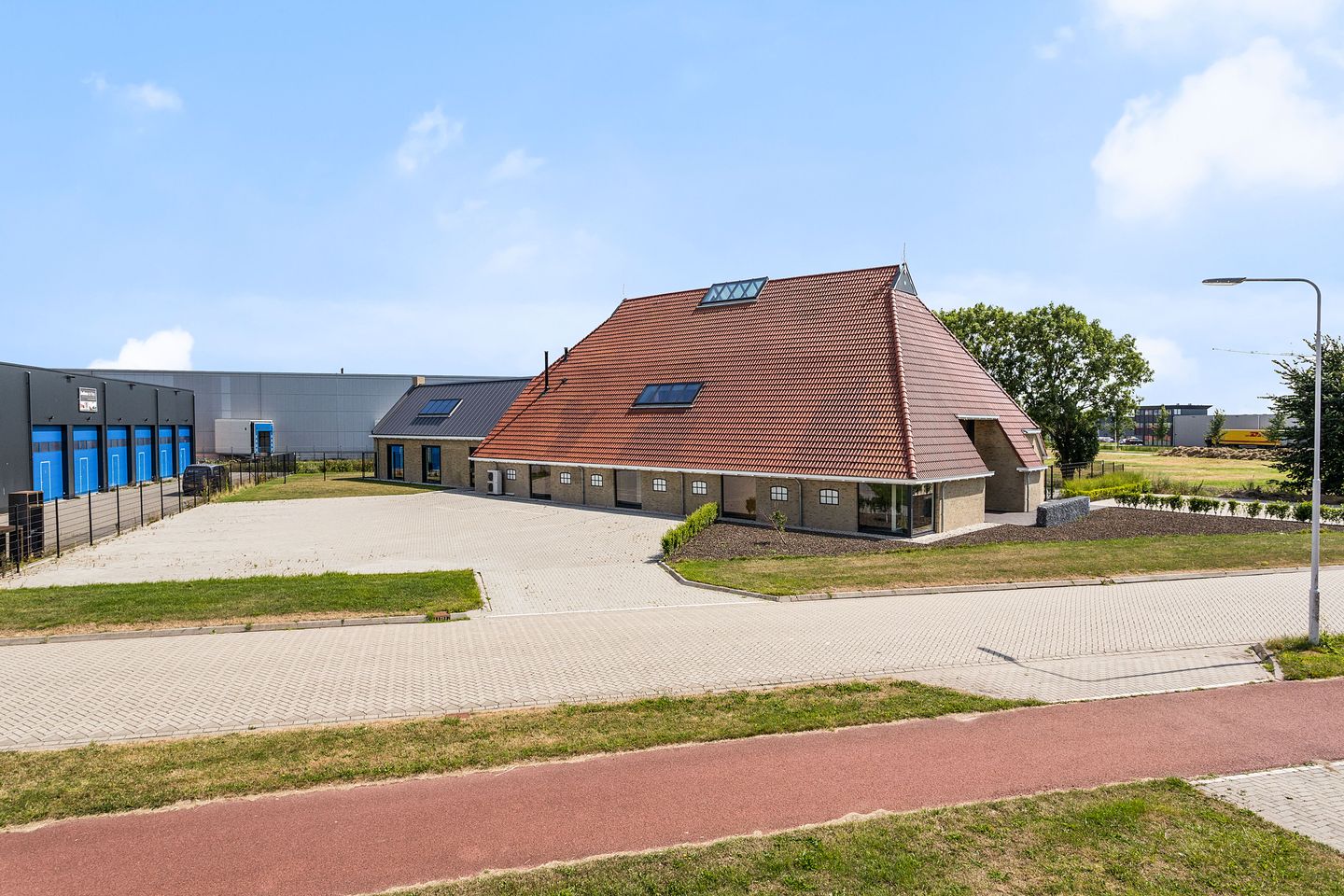 View photo 2 of Leidekkersstraat 2