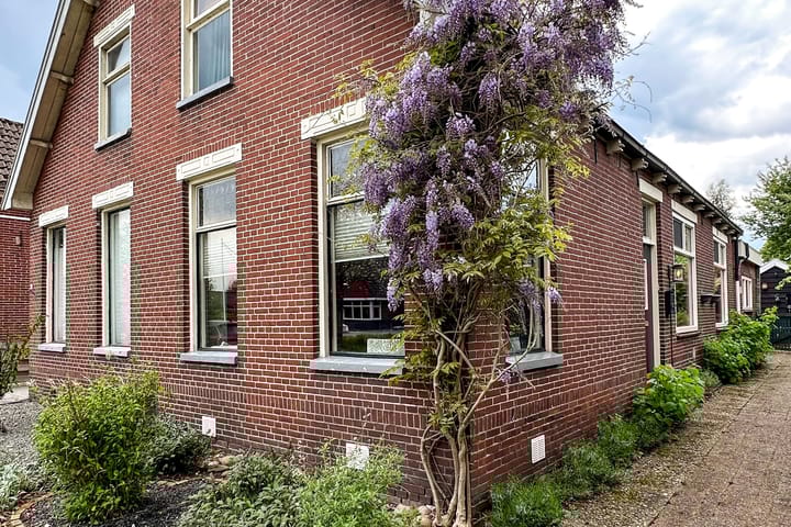 Photo 44 of Hoofdstraat 37