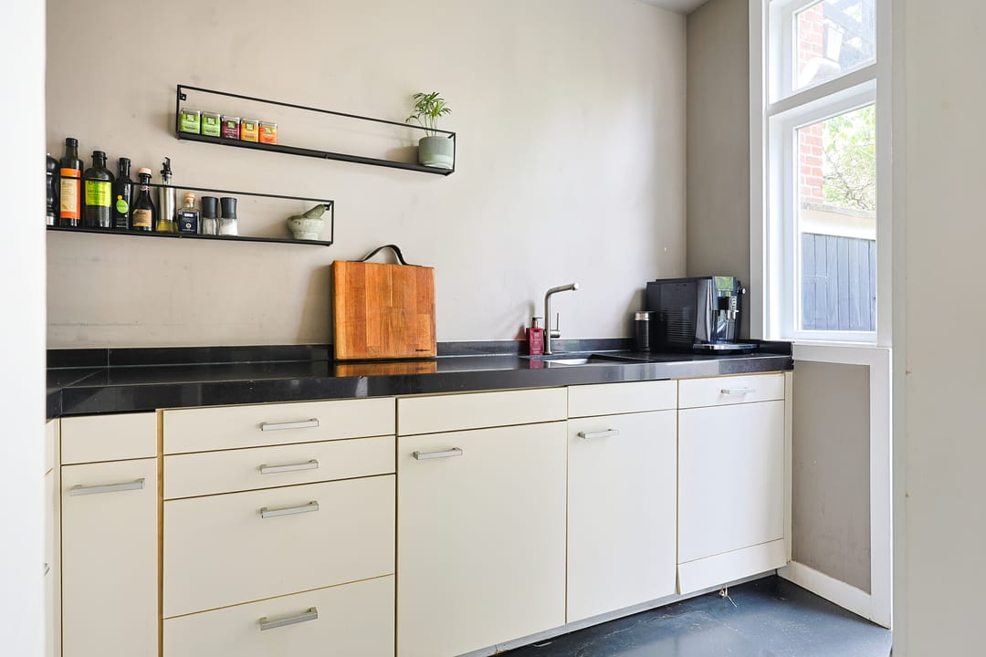 Photo 13 of Van Swindenstraat 6