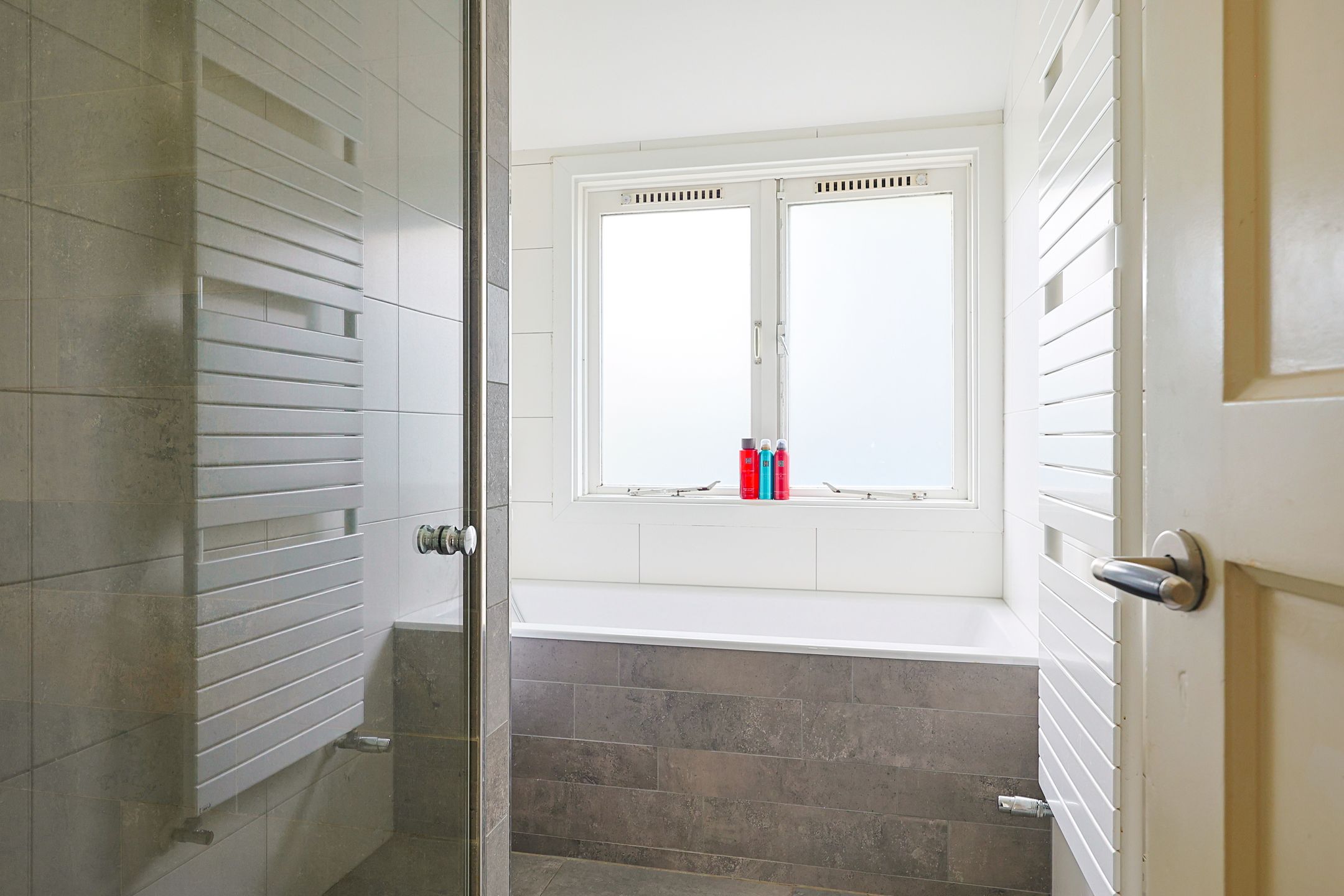 Photo 27 of Van Swindenstraat 6