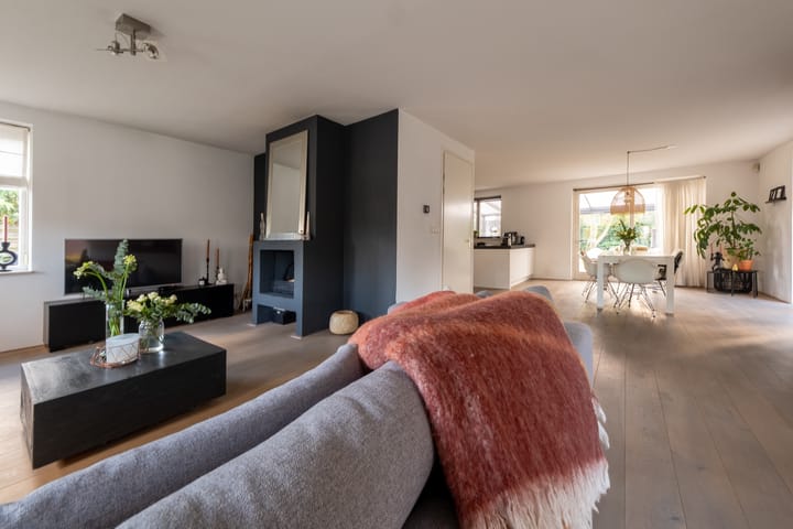 Foto 2 van Weegbree 20