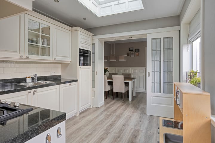 Photo 2 of Meidoornstraat 17