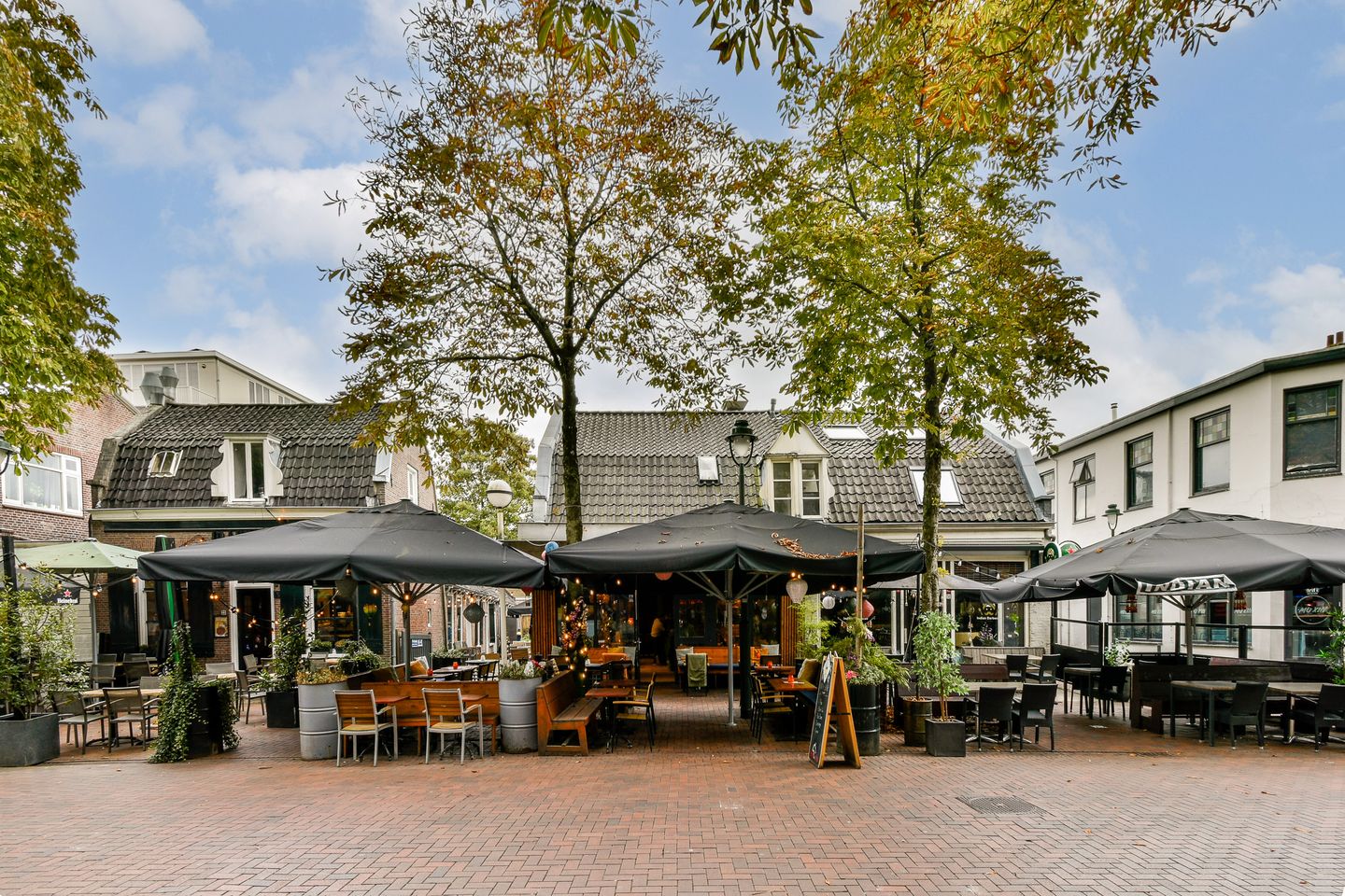 View photo 2 of Groest 49