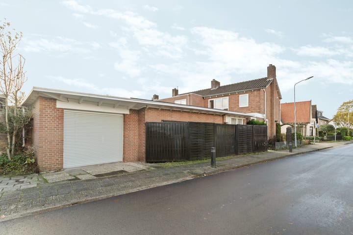 Foto 2 van Heuveloordweg 2