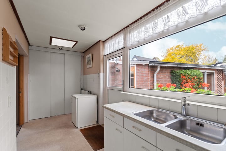 Foto 13 van Heuveloordweg 2