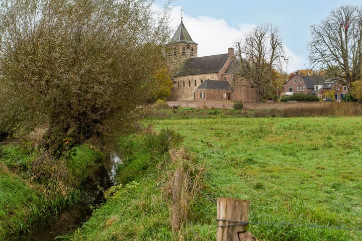 Foto 41 van Heuveloordweg 2