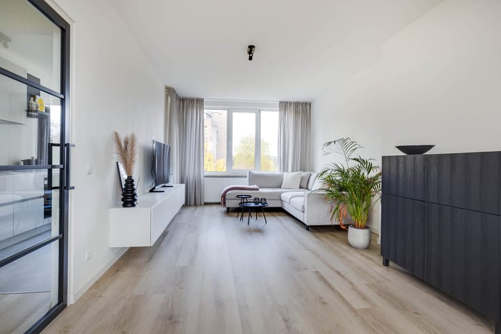 Foto 2 van Amelbergastraat 6-III