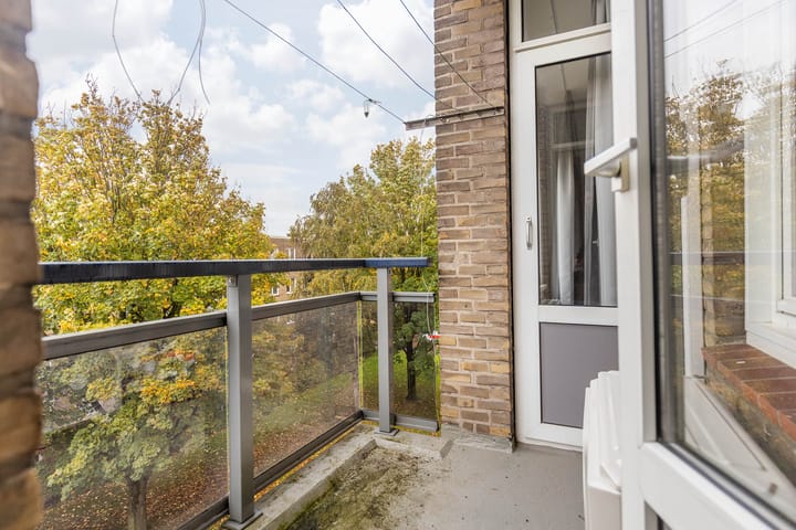 Foto 21 van Amelbergastraat 6-III