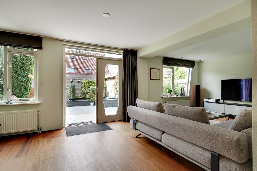 Photo 11 of Robert Stolzhof 41