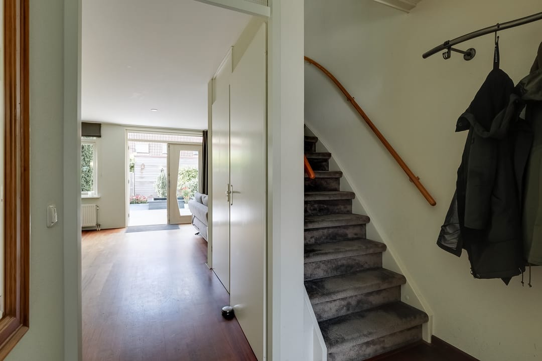 Photo 17 of Robert Stolzhof 41