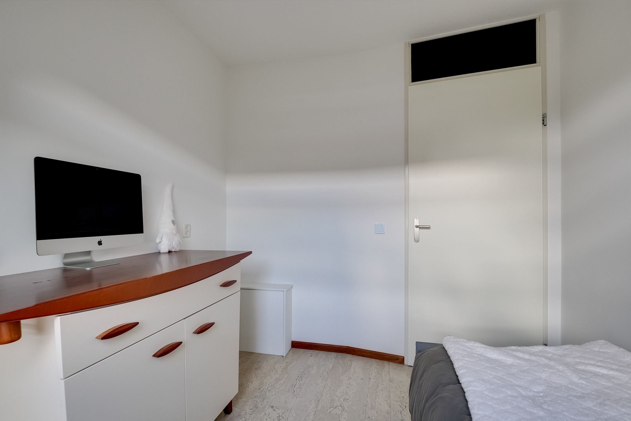 Photo 36 of Robert Stolzhof 41