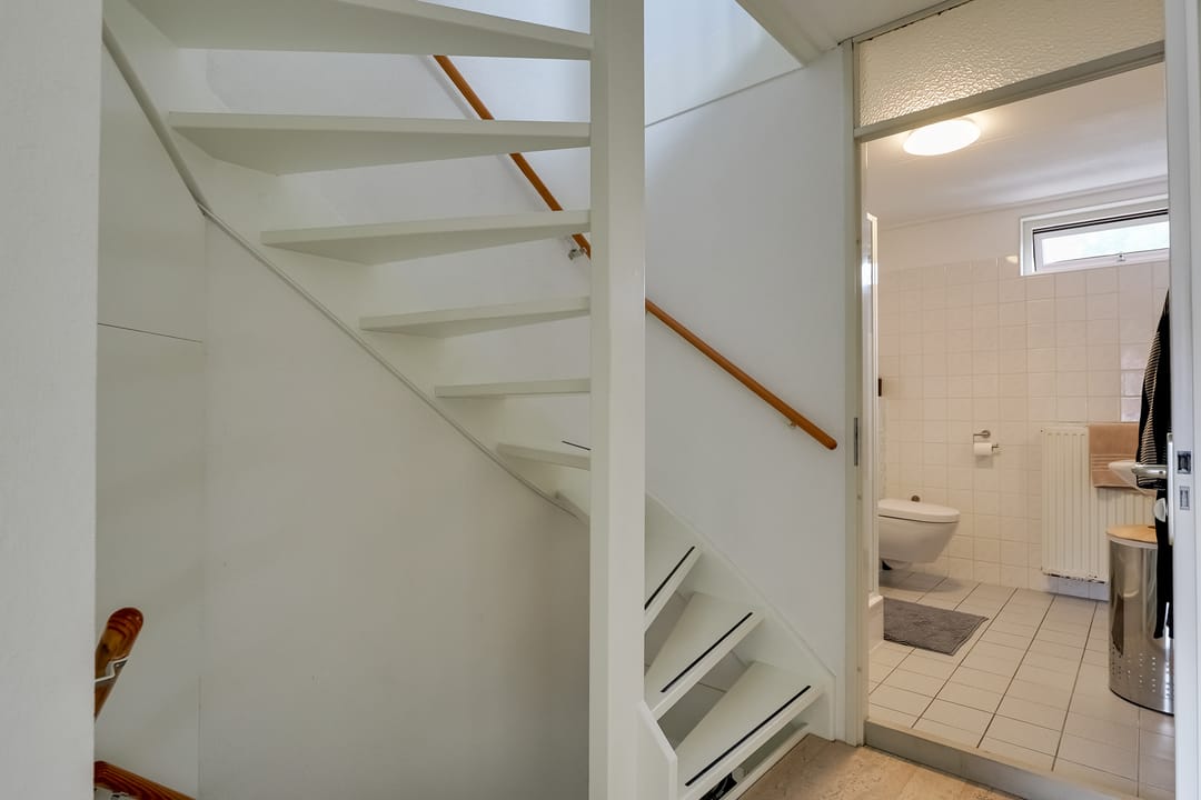 Photo 37 of Robert Stolzhof 41