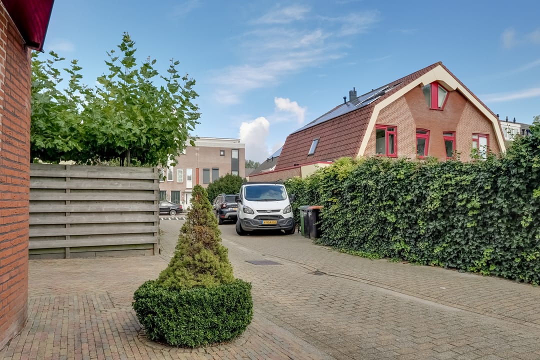 Photo 43 of Robert Stolzhof 41