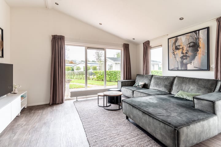 Photo 2 of Zuiderweg 2-R202