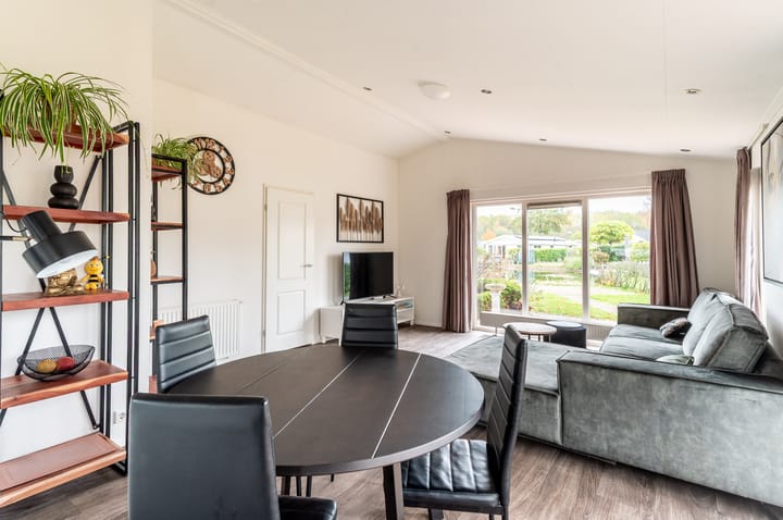 Photo 4 of Zuiderweg 2-R202