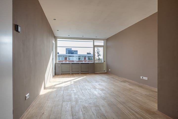 Photo 2 of Jan Ligthartstraat 319