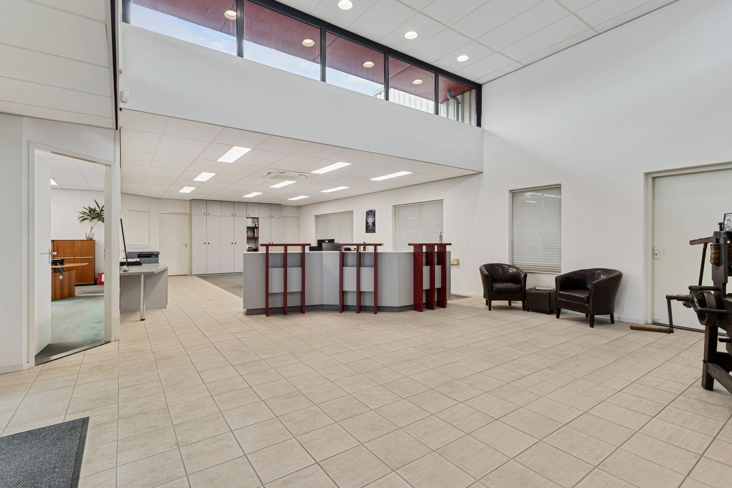 View photo 3 of Minervum 7043