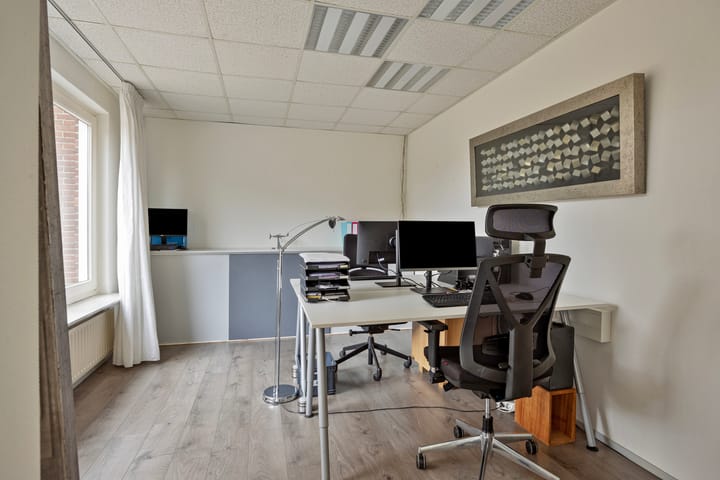 Photo 24 of Voorstraat 85