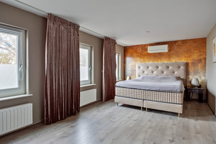 Photo 27 of Voorstraat 85