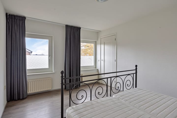 Photo 34 of Voorstraat 85