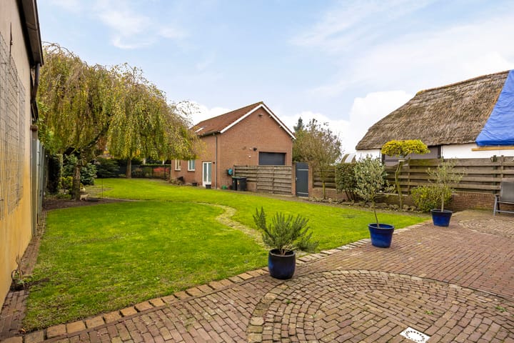 Photo 39 of Voorstraat 85