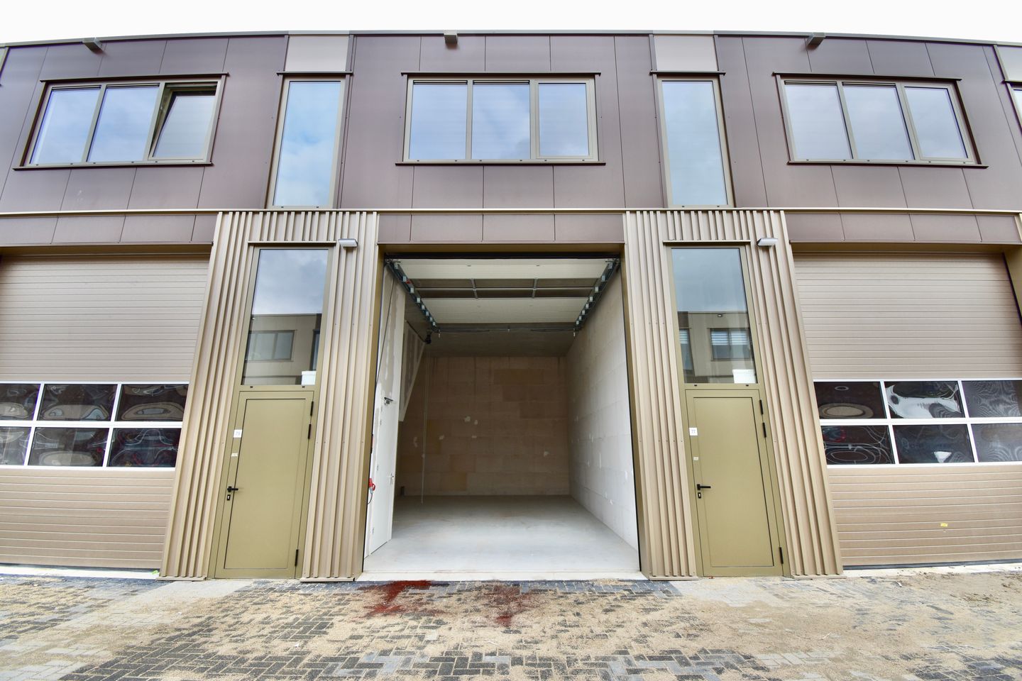 View photo 2 of Overvliet 79