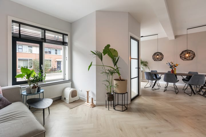 Photo 3 of Julianastraat 50