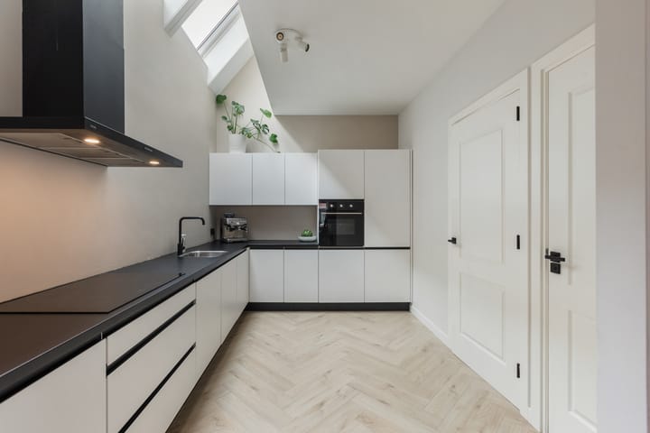 Photo 4 of Julianastraat 50