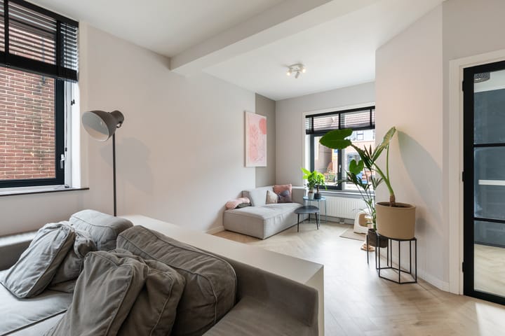 Foto 8 van Julianastraat 50